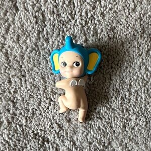 Authentic Sonny Angel Looking Back Elephant Hipper